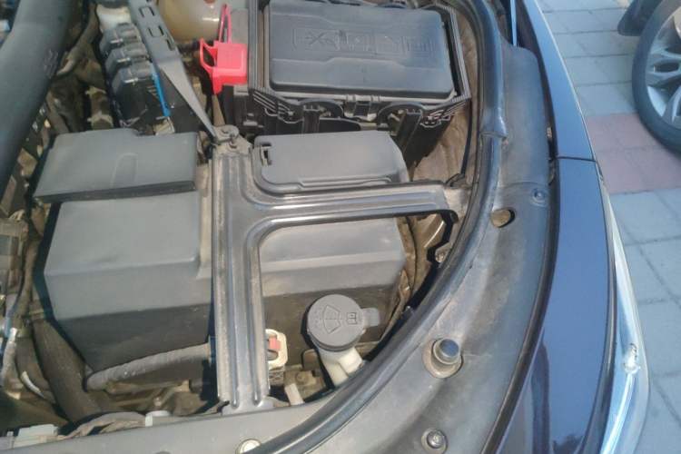 Used Buick LaCrosse 2018 28T Luxury Model Engine Bay Left
