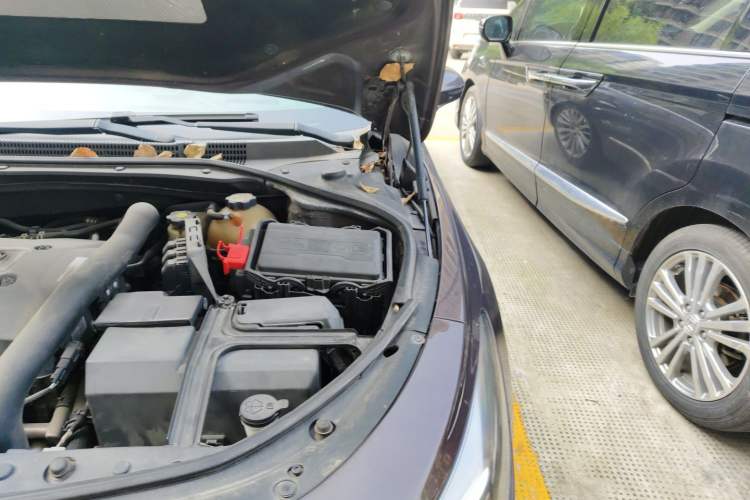 Used Buick LaCrosse 2018 28T Luxury Model Engine Bay Left