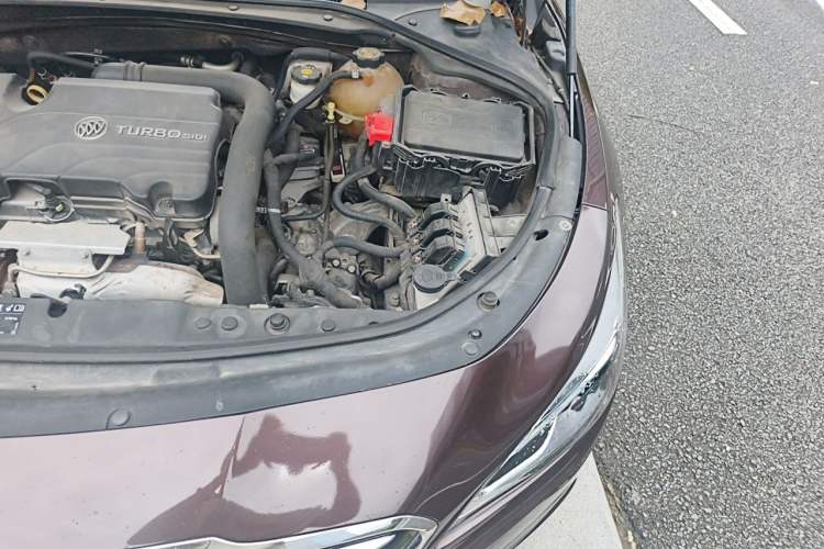 Used Buick LaCrosse 2018 20T Elite Edition Engine Bay Left