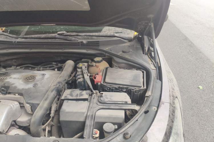 Used Buick LaCrosse 2018 28T Elite Edition Engine Bay Left
