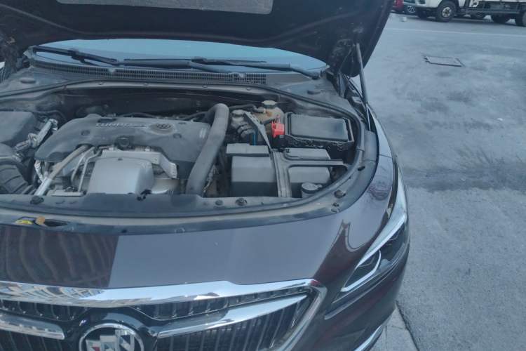 Used Buick LaCrosse 2018 28T Elite Edition Engine Bay Left