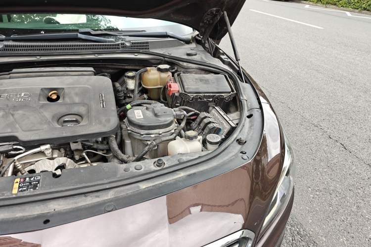 Used Buick LaCrosse 2018 30H Elite Edition Engine Bay Left