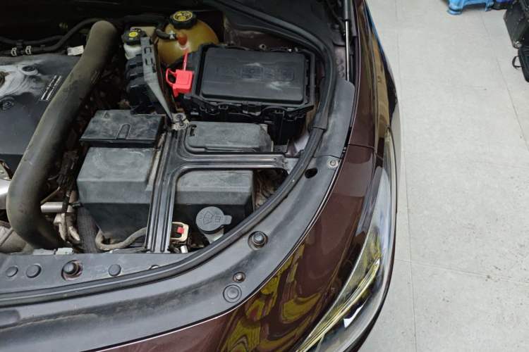 Used Buick LaCrosse 2018 28T Luxury Model Engine Bay Left