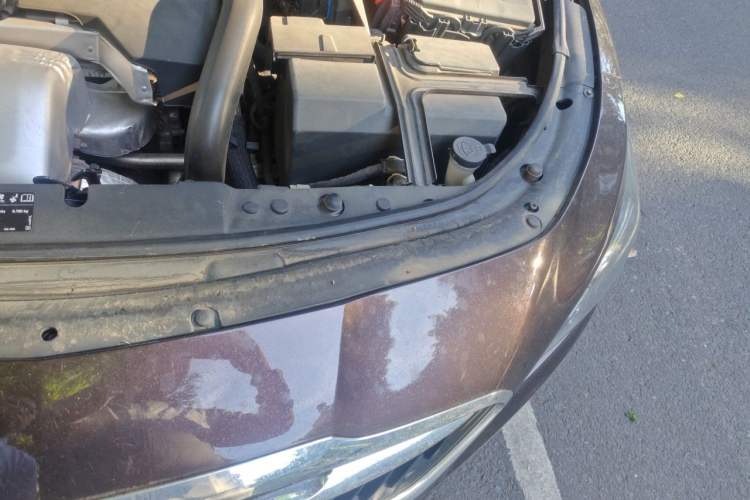 Used Buick LaCrosse 2018 28T Luxury Model Engine Bay Left