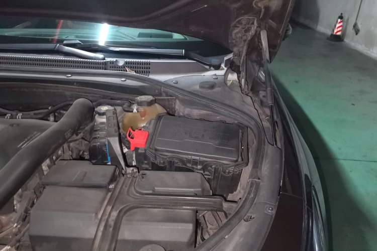 Used Buick LaCrosse 2018 28T Luxury Model Engine Bay Left