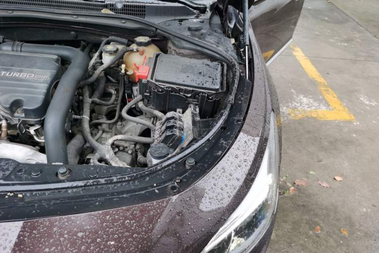 Used Buick LaCrosse 2018 20T Elite Edition Engine Bay Left