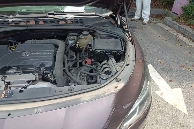 Used Buick LaCrosse 2018 20T Elite Edition Engine Bay Left