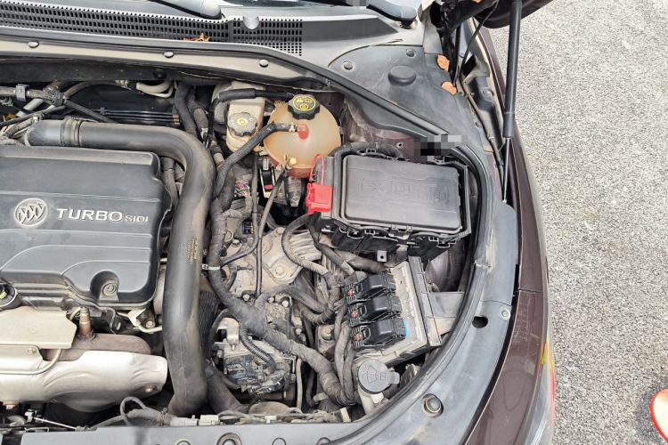 Used Buick LaCrosse 2018 20T Luxury Model Engine Bay Left