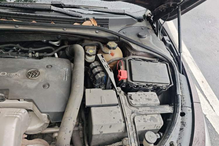 Used Buick LaCrosse 2018 28T Luxury Model Engine Bay Left