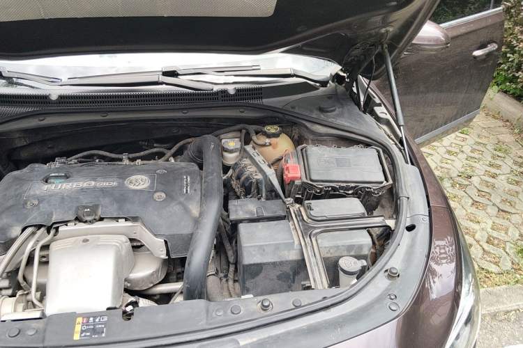 Used Buick LaCrosse 2018 28T Luxury Model Engine Bay Left