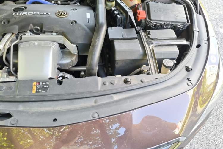 Used Buick LaCrosse 2018 28T Luxury Model Engine Bay Left