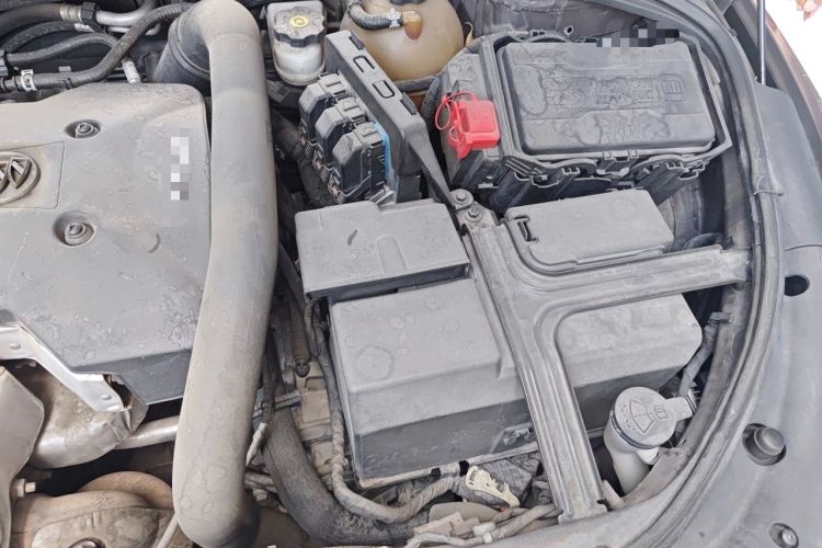 Used Buick LaCrosse 2018 28T Elite Edition Engine Bay Left