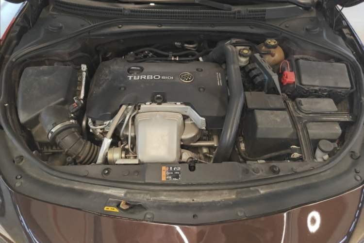 Used Buick LaCrosse 2018 28T Elite Edition Engine Bay