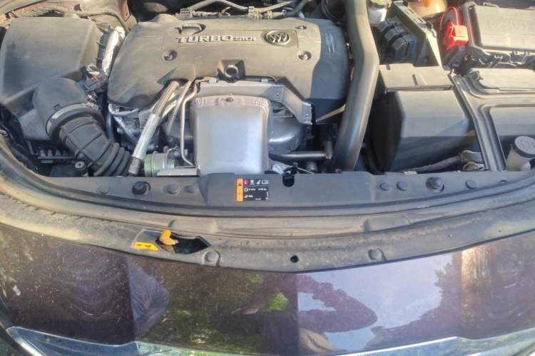 Used Buick LaCrosse 2018 28T Luxury Model Engine Bay