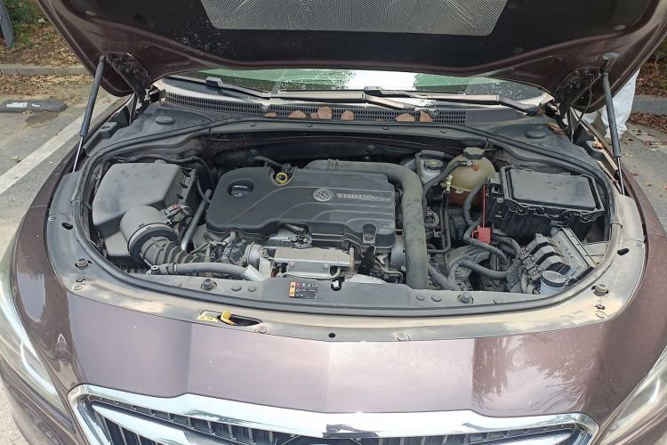 Used Buick LaCrosse 2018 20T Elite Edition Engine Bay