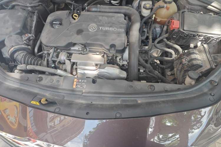 Used Buick LaCrosse 2018 20T Elite Edition Engine Bay