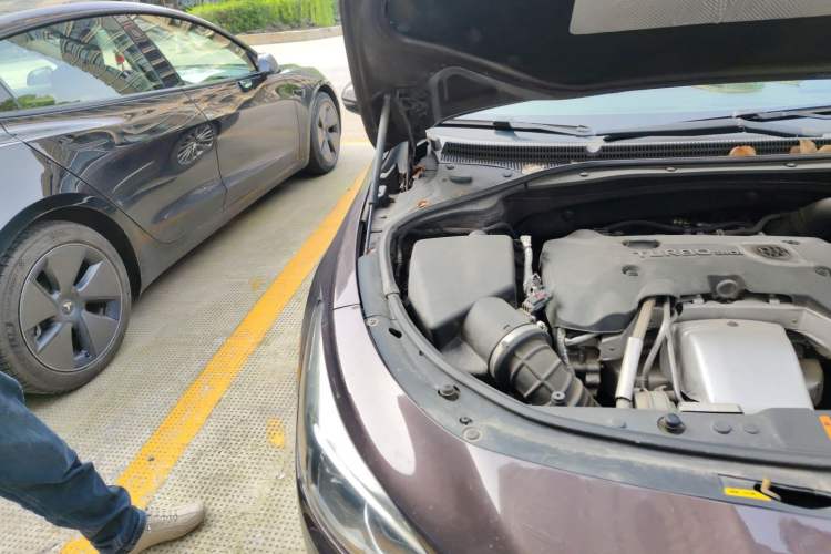 Used Buick LaCrosse 2018 28T Luxury Model Engine Bay Right