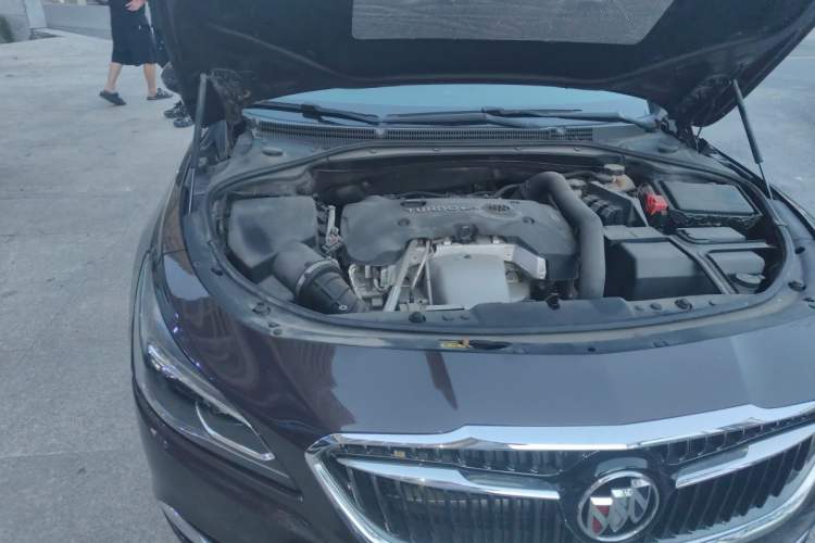 Used Buick LaCrosse 2018 28T Elite Edition Engine Bay Right