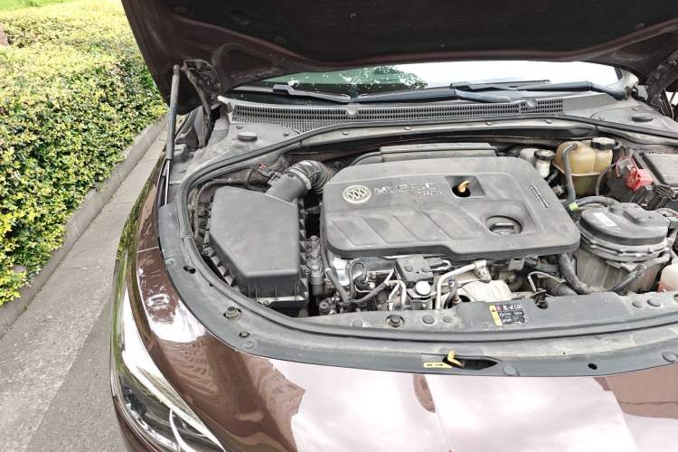 Used Buick LaCrosse 2018 30H Elite Edition Engine Bay Right