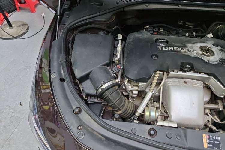 Used Buick LaCrosse 2018 28T Luxury Model Engine Bay Right