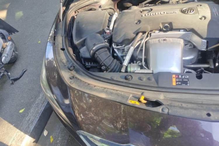 Used Buick LaCrosse 2018 28T Luxury Model Engine Bay Right