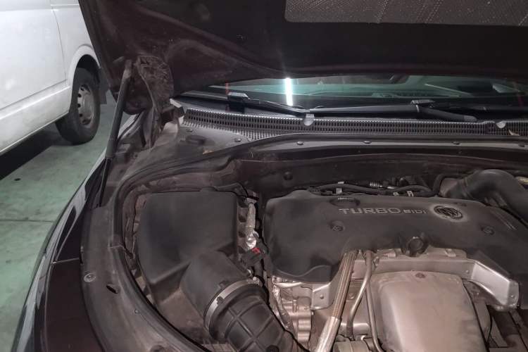 Used Buick LaCrosse 2018 28T Luxury Model Engine Bay Right