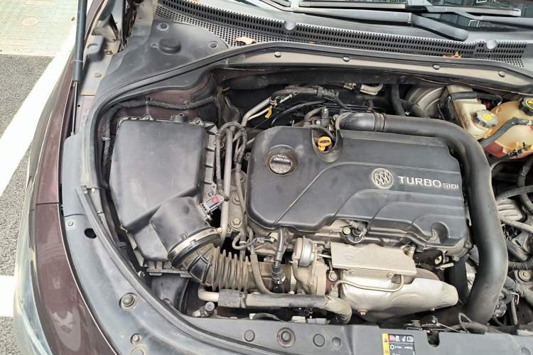 Used Buick LaCrosse 2018 20T Luxury Model Engine Bay Right
