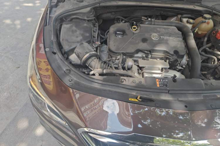 Used Buick LaCrosse 2018 20T Elite Edition Engine Bay Right