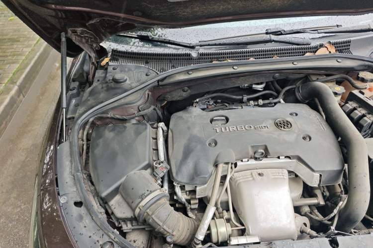 Used Buick LaCrosse 2018 28T Luxury Model Engine Bay Right