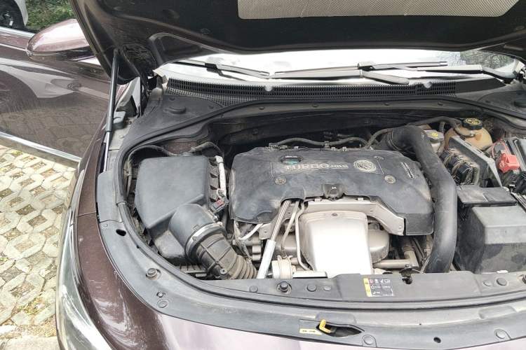 Used Buick LaCrosse 2018 28T Luxury Model Engine Bay Right