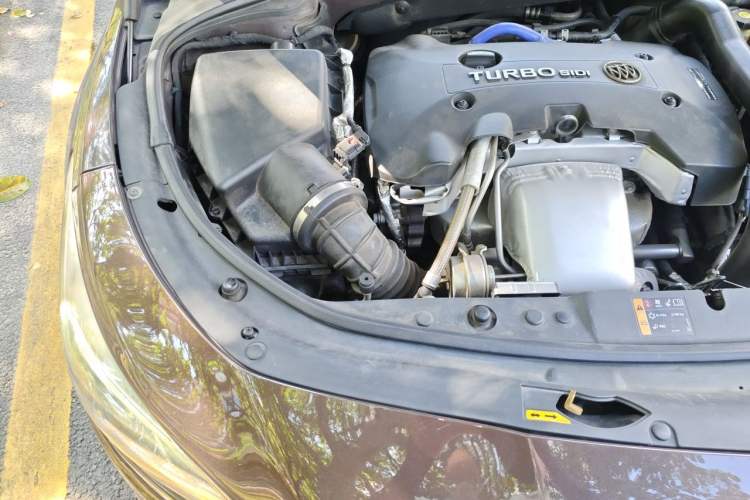 Used Buick LaCrosse 2018 28T Luxury Model Engine Bay Right