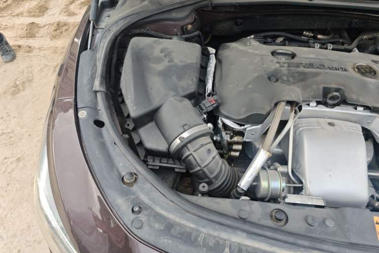 Used Buick LaCrosse 2018 28T Luxury Model Engine Bay Right