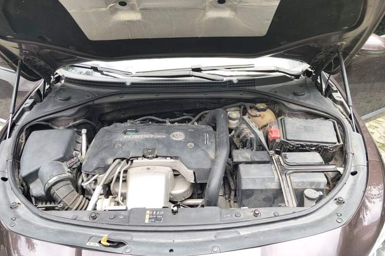 Used Buick LaCrosse 2018 28T Luxury Model Engine Bay