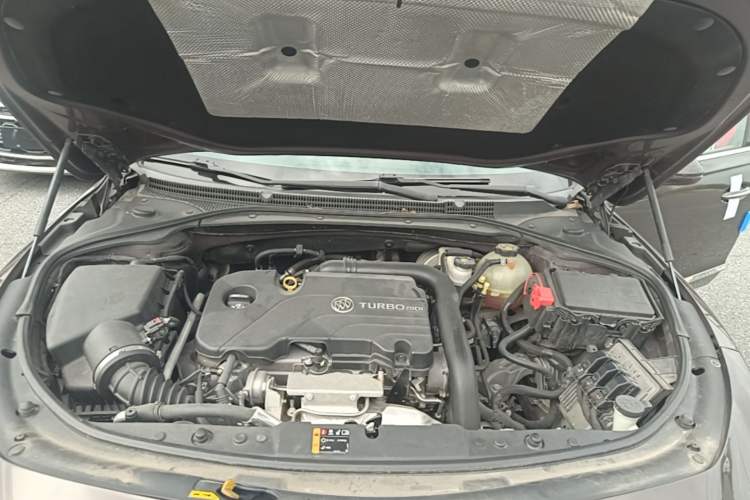 Used Buick LaCrosse 2018 20T Elite Edition Engine Bay