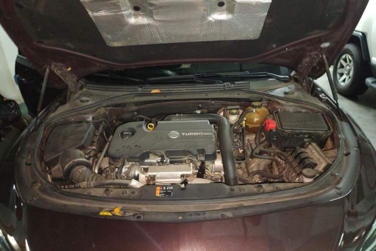 Used Buick LaCrosse 2018 20T Elite Edition Engine Bay