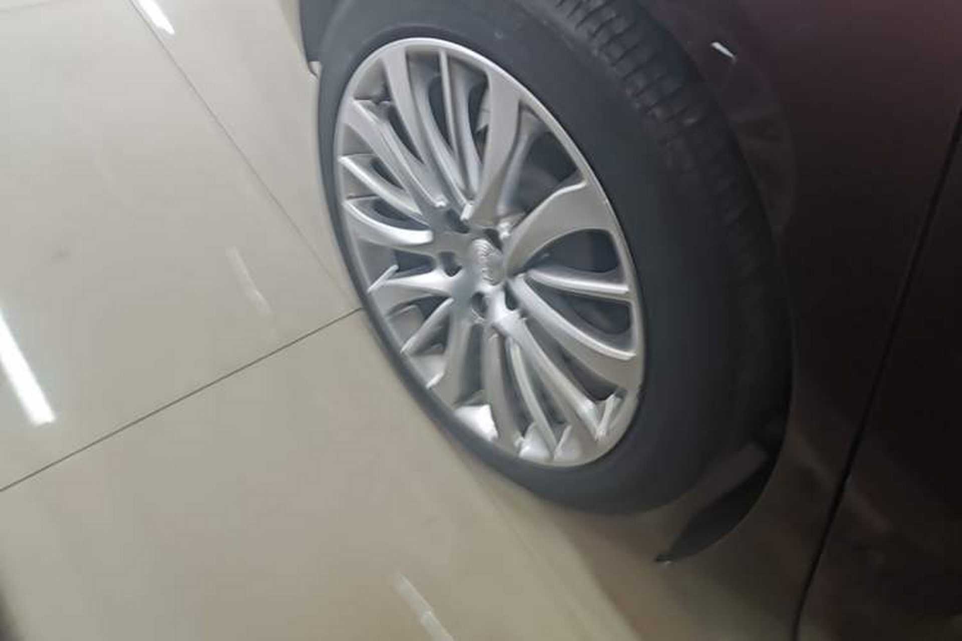 Used Buick LaCrosse 2018 28T Luxury Model Exterior 5