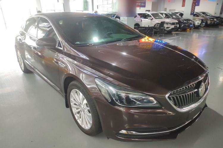 Used Buick LaCrosse 2018 28T Elite Edition Front Right 45 Deg