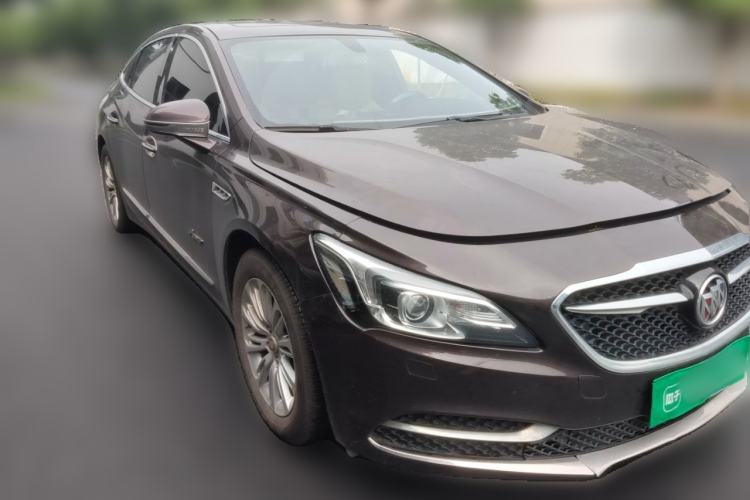Used Buick LaCrosse 2018 20T Elite Edition Front Right 45 Deg