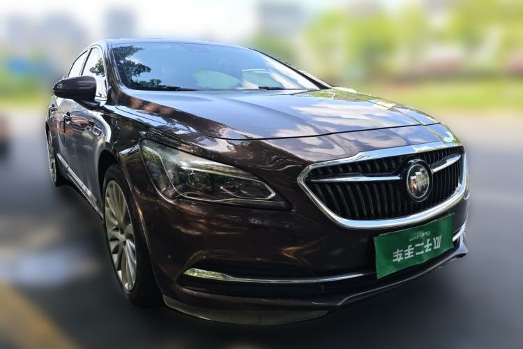 Used Buick LaCrosse 2018 28T Luxury Model Front Right 45 Deg