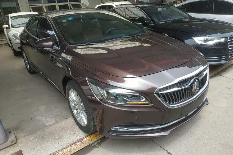 Used Buick LaCrosse 2018 20T Luxury Model Front Right 45 Deg