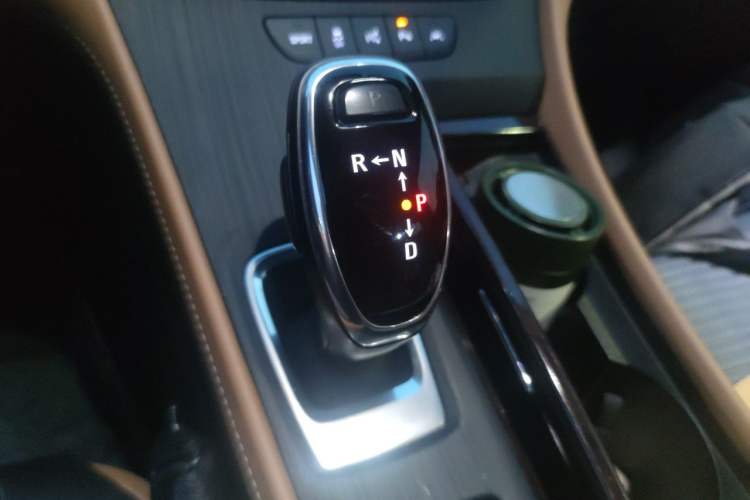Used Buick LaCrosse 2018 28T Luxury Model Gear Lever