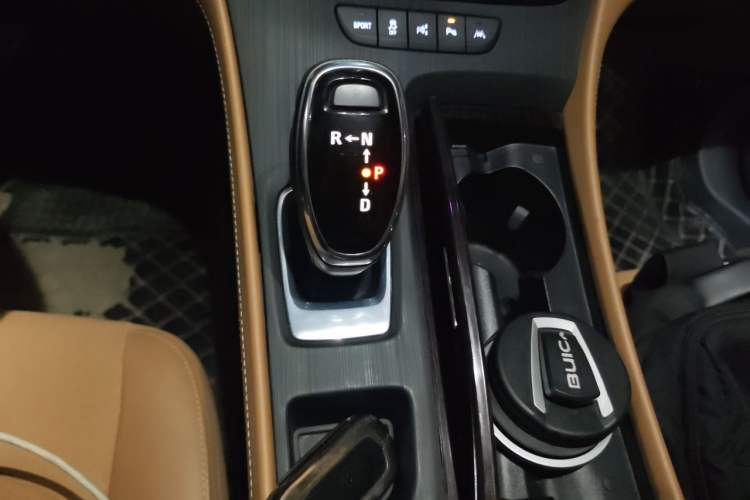 Used Buick LaCrosse 2018 28T Luxury Model Gear Lever