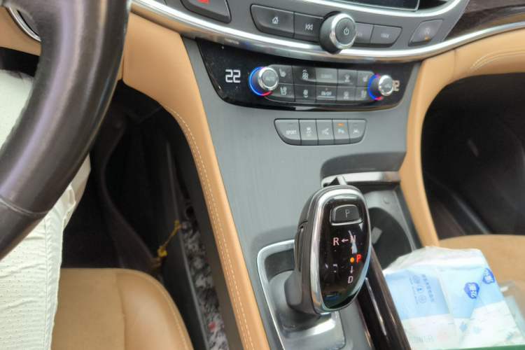 Used Buick LaCrosse 2018 28T Luxury Model Gear Lever