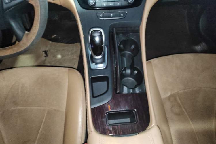 Used Buick LaCrosse 2018 28T Elite Edition Gear Lever