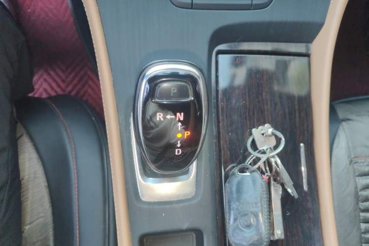 Used Buick LaCrosse 2018 28T Elite Edition Gear Lever