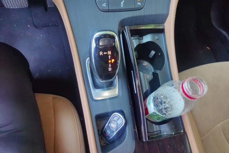 Used Buick LaCrosse 2018 28T Elite Edition Gear Lever