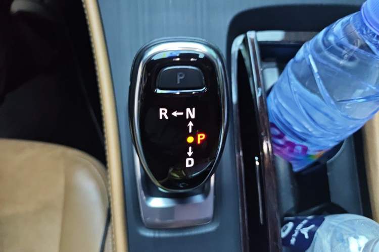 Used Buick LaCrosse 2018 28T Luxury Model Gear Lever