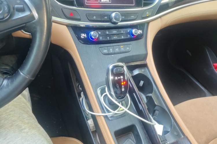 Used Buick LaCrosse 2018 28T Luxury Model Gear Lever