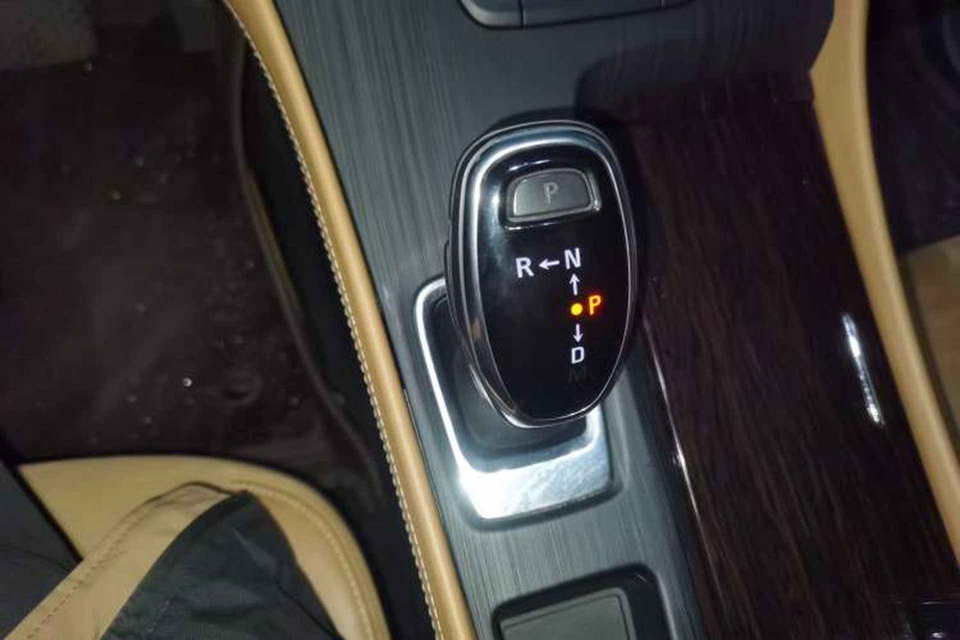 Used Buick LaCrosse 2018 28T Elite Edition Gear Lever