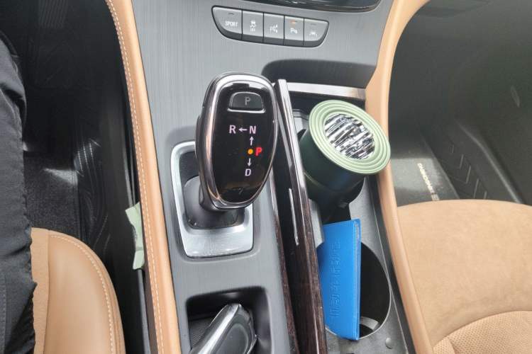 Used Buick LaCrosse 2018 28T Luxury Model Gear Lever